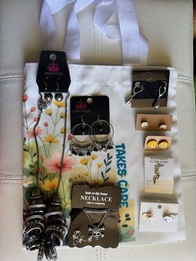 paparazzi Mixed Metal Earrings & Necklace Set with Floral Tote